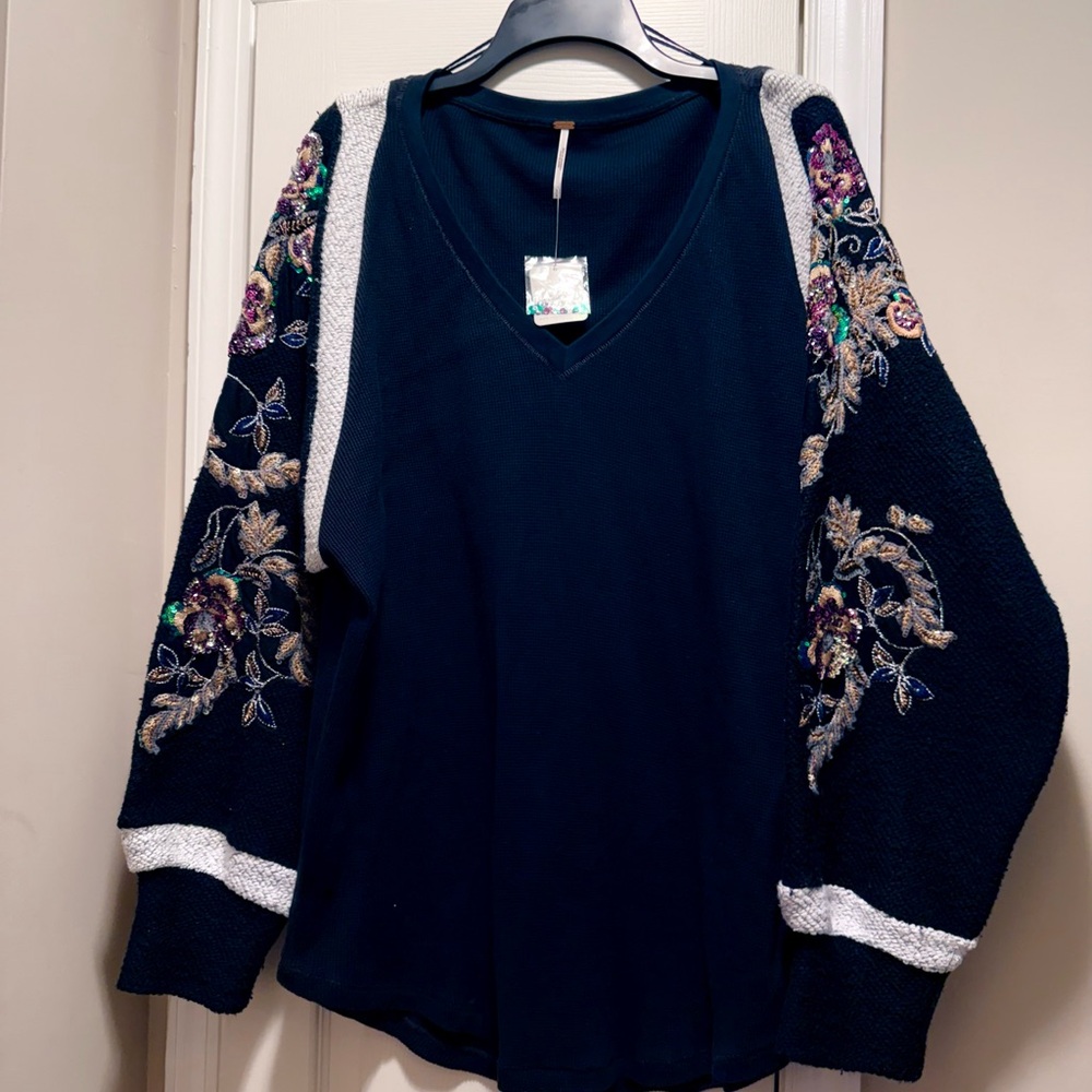 🖤💛FREE PEOPLE! ✨Black V-Neck Sweater with Floral Embroidered Sequins Sleeves✨